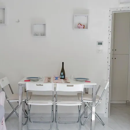 Fiore Di Mare - Delizioso Bilocale Con Posto Auto Vicino Al Porto Apartamento